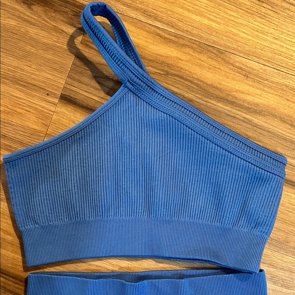 Vibrant Blue Workout Set - Picture 4 of 5